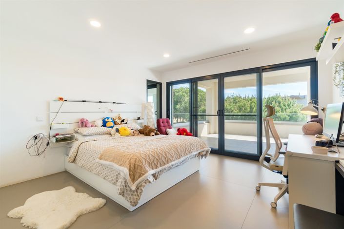 Image No.29-8 Bed House for sale