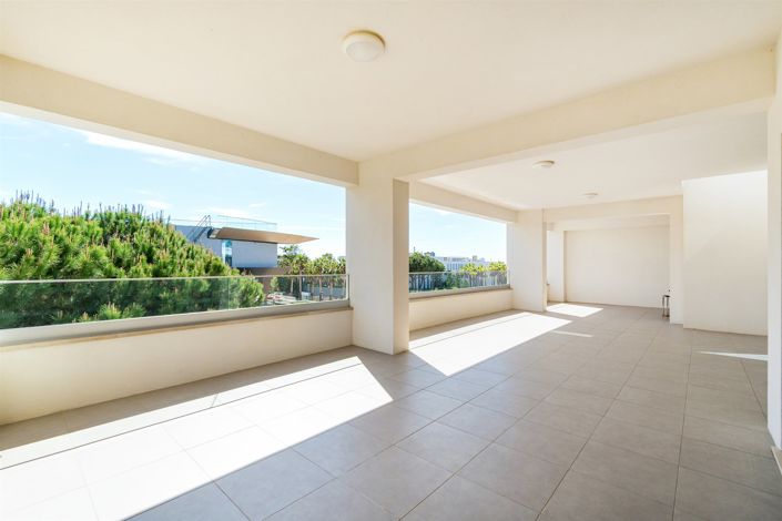 Image No.35-8 Bed House for sale