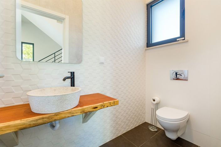 Image No.37-8 Bed House for sale