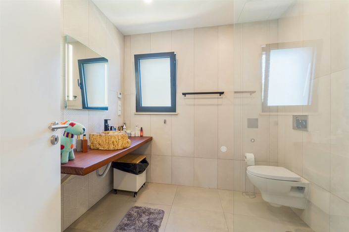 Image No.39-8 Bed House for sale