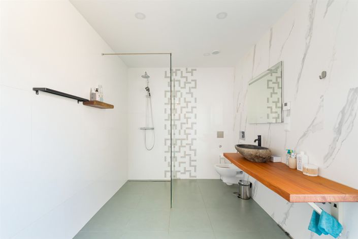 Image No.40-8 Bed House for sale
