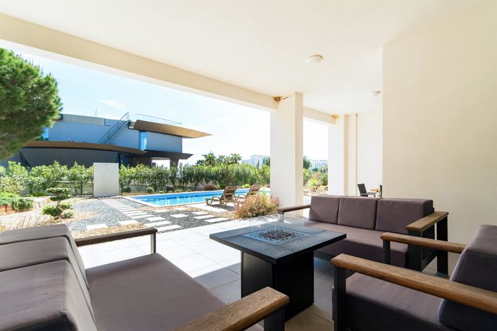 Image No.42-8 Bed House for sale