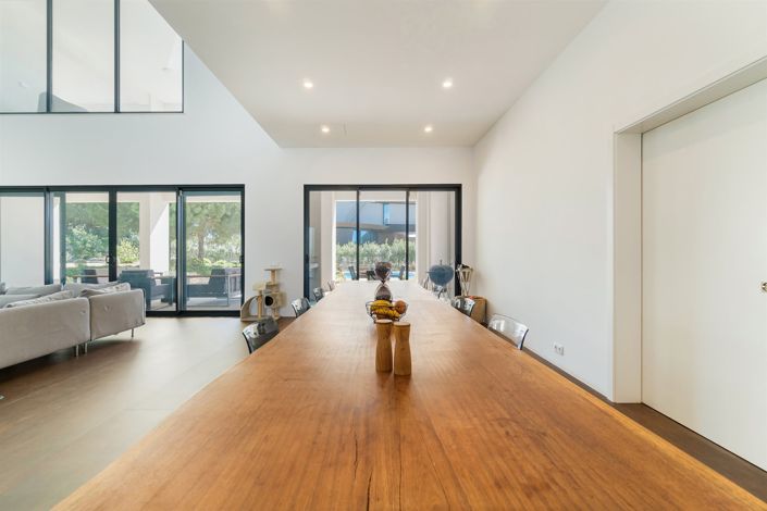 Image No.7-8 Bed House for sale