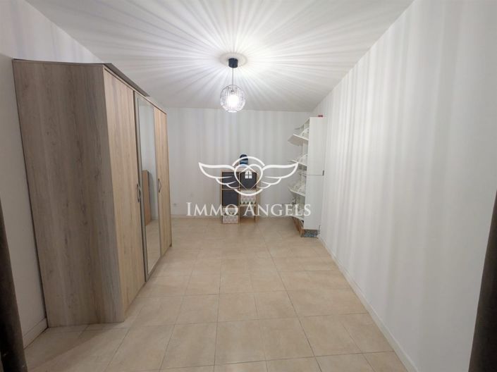 Image No.9-2 Bed House for sale