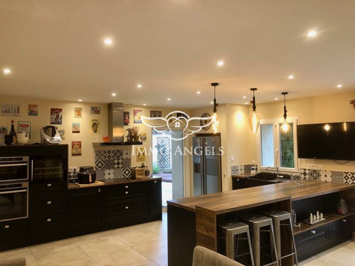 Image No.7-5 Bed House for sale