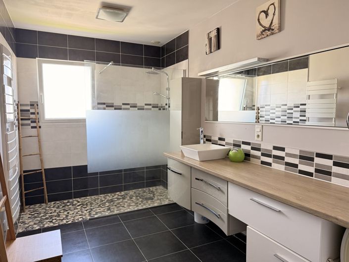 Image No.17-3 Bed House for sale