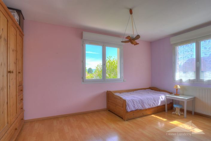 Image No.10-6 Bed House for sale