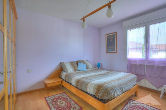 Image No.12-6 Bed House for sale