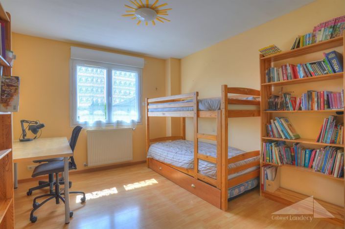 Image No.13-6 Bed House for sale
