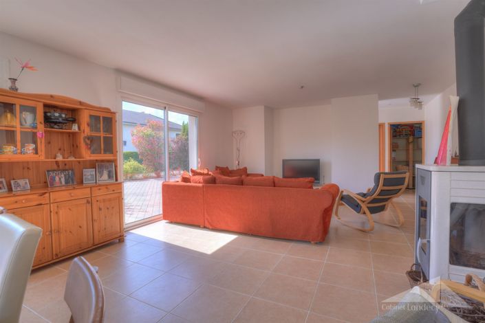 Image No.6-6 Bed House for sale