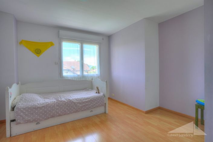 Image No.9-6 Bed House for sale