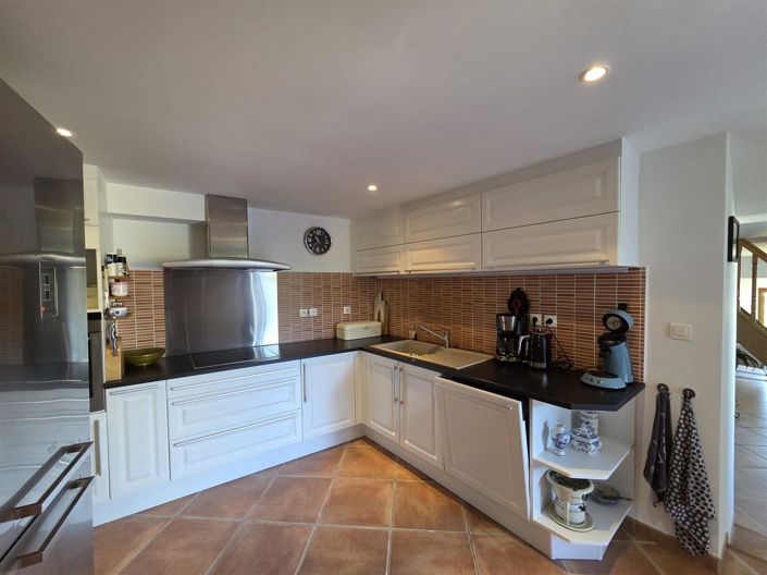 Image No.10-4 Bed House for sale