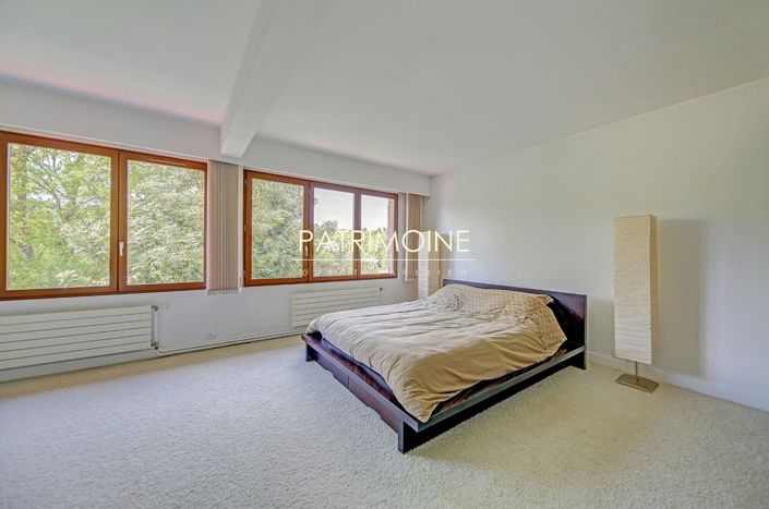 Image No.10-4 Bed Property for sale