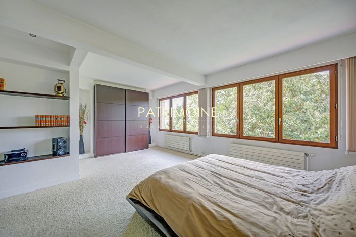 Image No.12-4 Bed Property for sale
