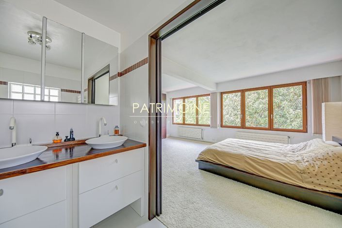 Image No.13-4 Bed Property for sale