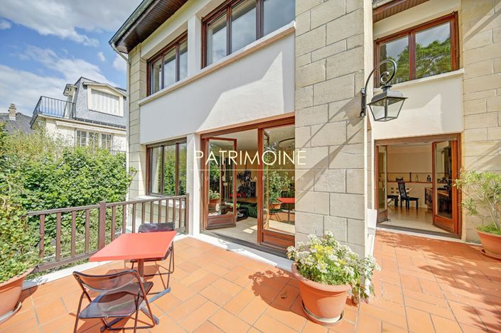 Image No.2-4 Bed Property for sale