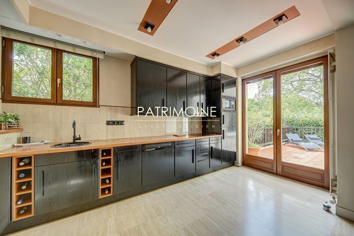 Image No.8-4 Bed Property for sale