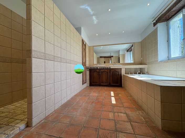 Image No.11-6 Bed Property for sale