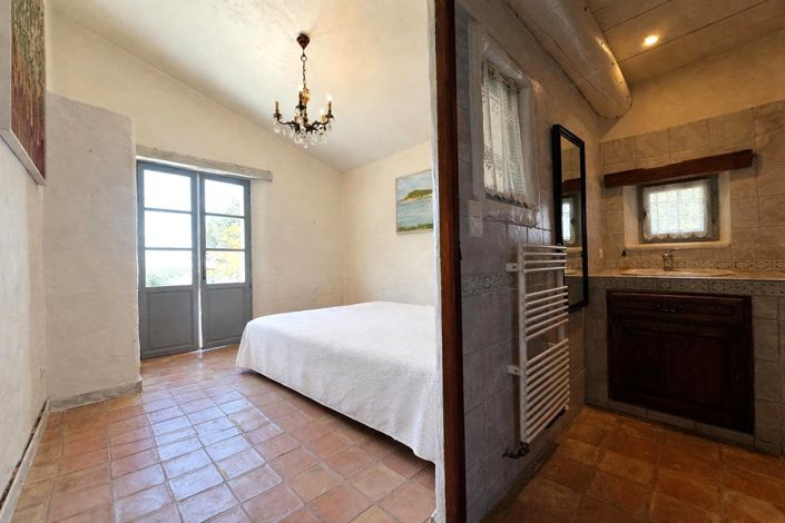 Image No.15-6 Bed Property for sale
