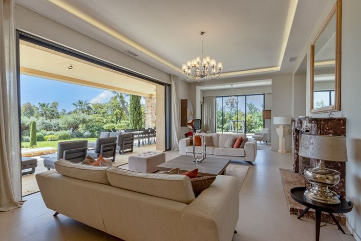 Image No.3-8 Bed House for sale