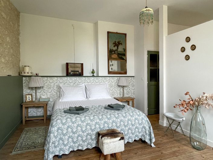 Image No.17-5 Bed Property for sale