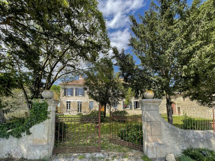 Image No.2-5 Bed Property for sale