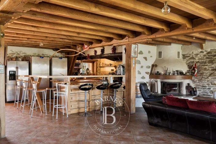 Image No.16-7 Bed House for sale