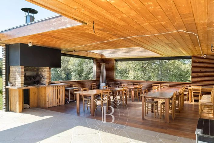 Image No.7-7 Bed House for sale