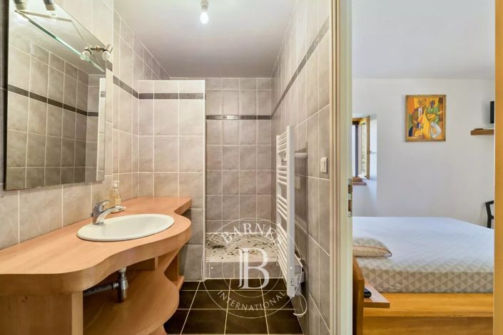 Image No.9-7 Bed House for sale