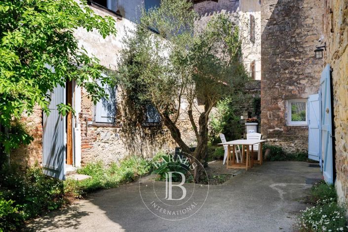 Image No.18-6 Bed House for sale