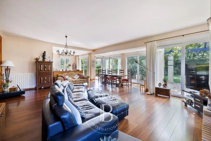 Image No.5-5 Bed House for sale