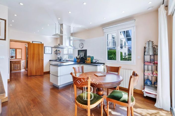 Image No.7-5 Bed House for sale