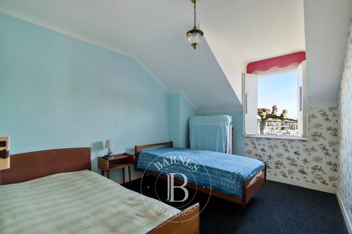 Image No.12-5 Bed House for sale