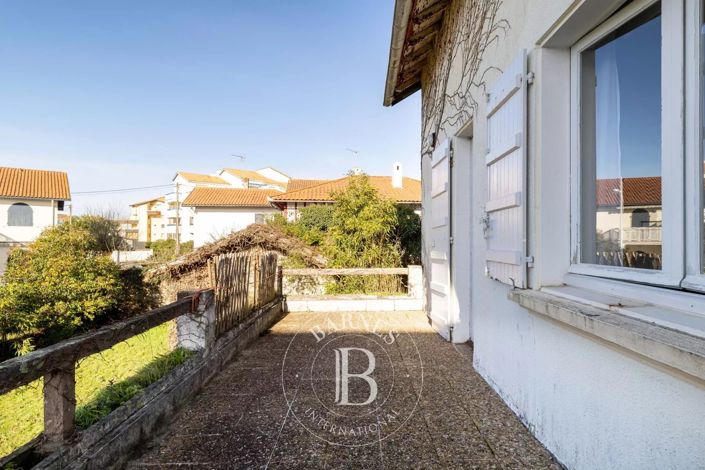 Image No.17-5 Bed House for sale