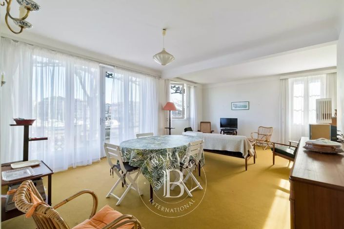 Image No.5-5 Bed House for sale