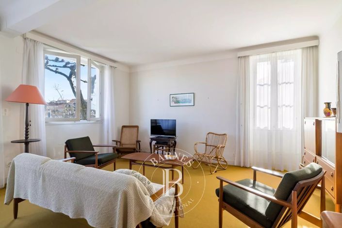 Image No.6-5 Bed House for sale