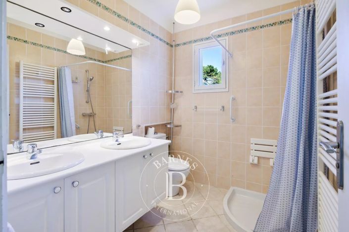 Image No.10-4 Bed House for sale