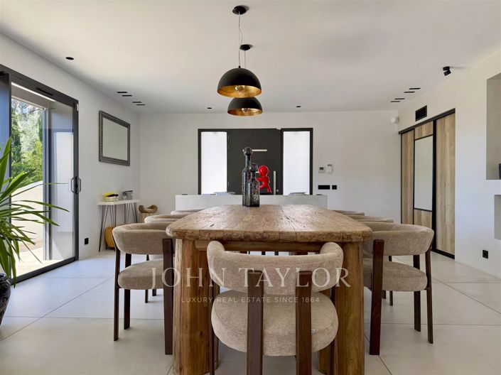 Image No.13-7 Bed House for sale