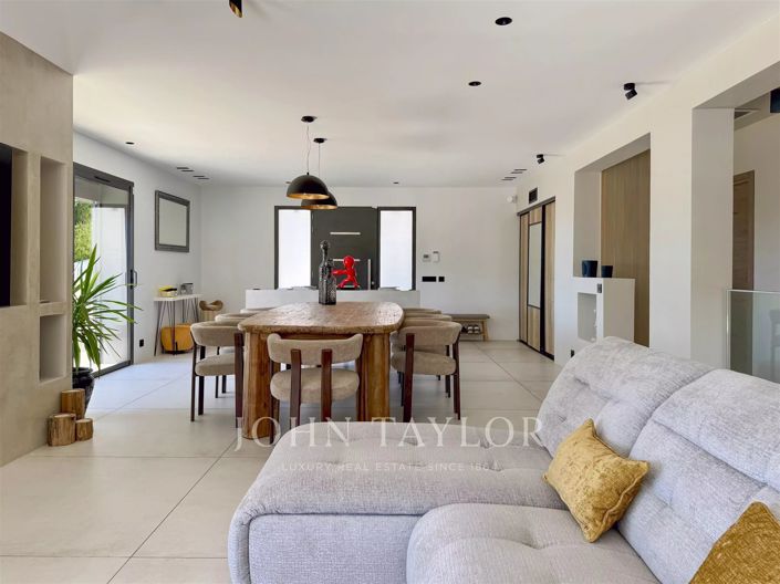 Image No.17-7 Bed House for sale