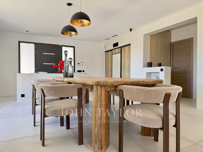 Image No.7-7 Bed House for sale