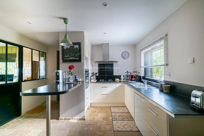 Image No.6-4 Bed House for sale