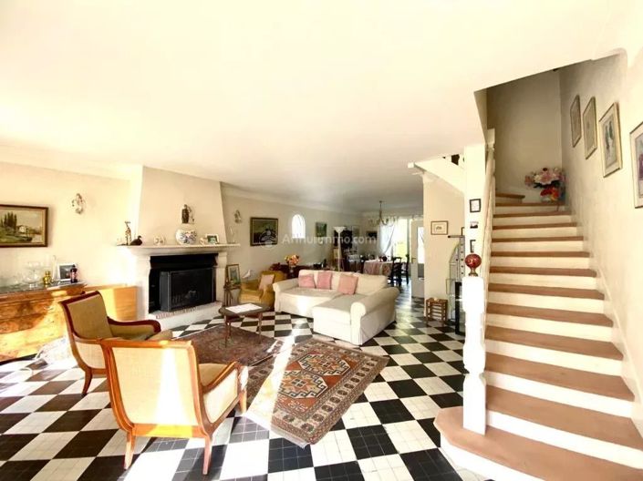 Image No.5-4 Bed House for sale