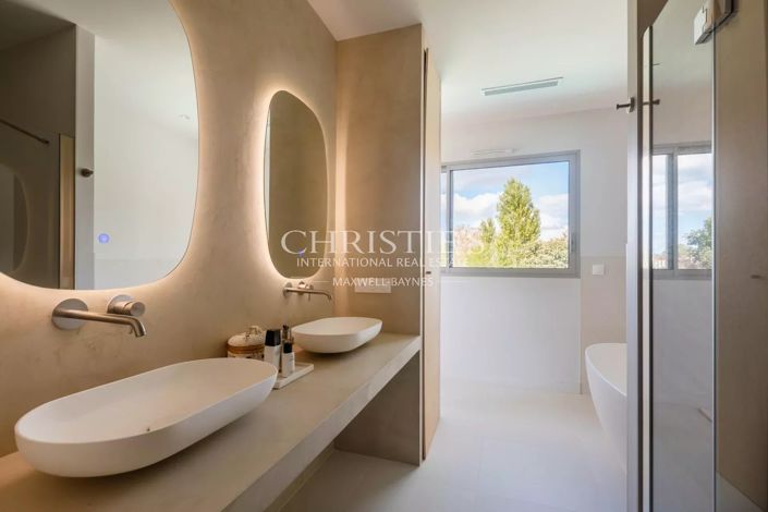 Image No.6-4 Bed House for sale