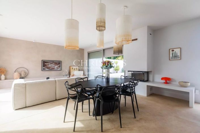 Image No.8-4 Bed House for sale
