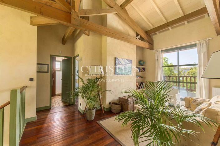 Image No.17-5 Bed House for sale