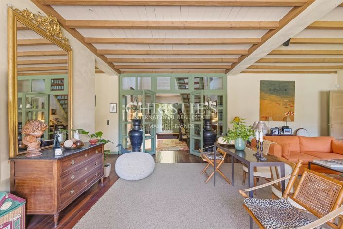 Image No.8-5 Bed House for sale