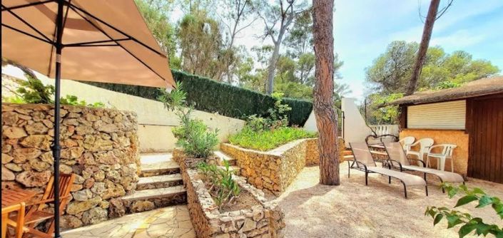 Image No.8-8 Bed House for sale