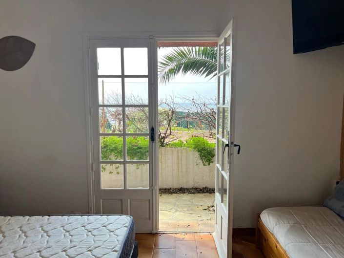 Image No.9-8 Bed House for sale