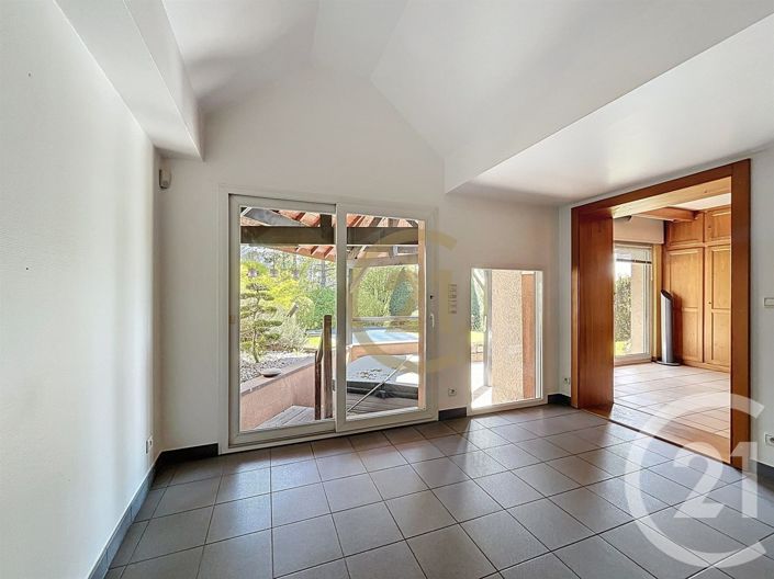 Image No.21-4 Bed House for sale