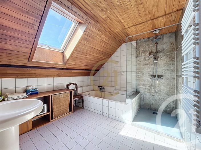 Image No.25-4 Bed House for sale